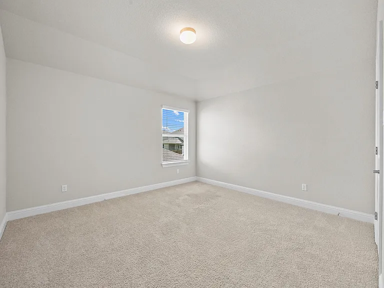 213 Graver St — Photo 26