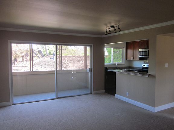 2nd image of 825 Live Oak Ave #E