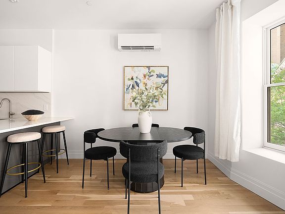 5th image of 256 W 88th St #Penthouse