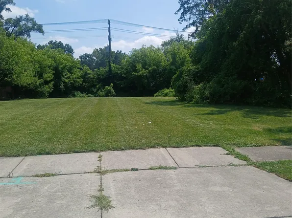 19095 Hilton Dr, Southfield, MI 48075