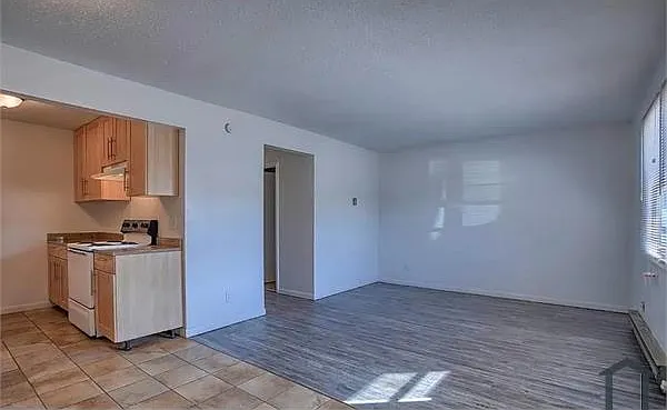 2 bed, 990 sqft, $910 — Photo 3