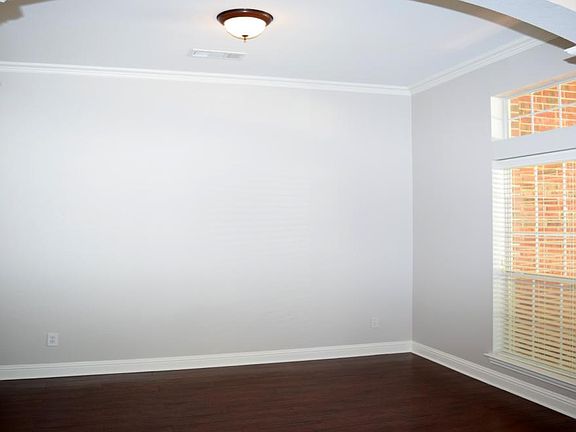 5th image of 11740 Waterford Ln