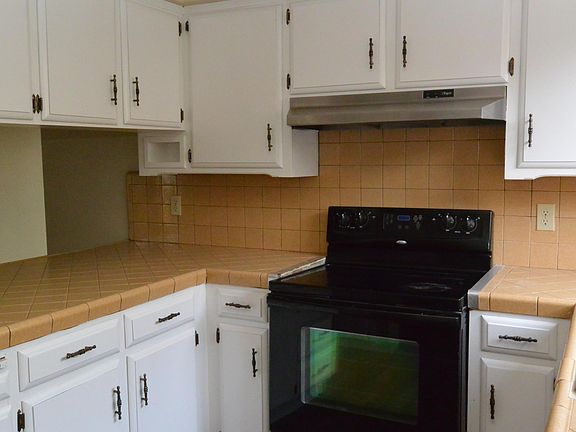 5th image of 2236 N 11th Ave