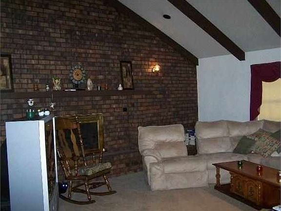4th image of 1102 Wild Rose Dr