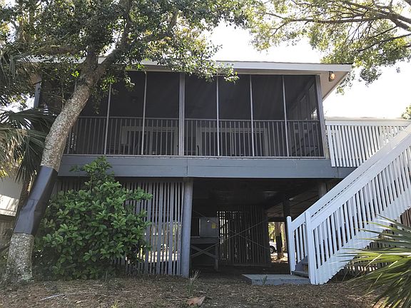 3rd image of 18 Twin Oaks Ln