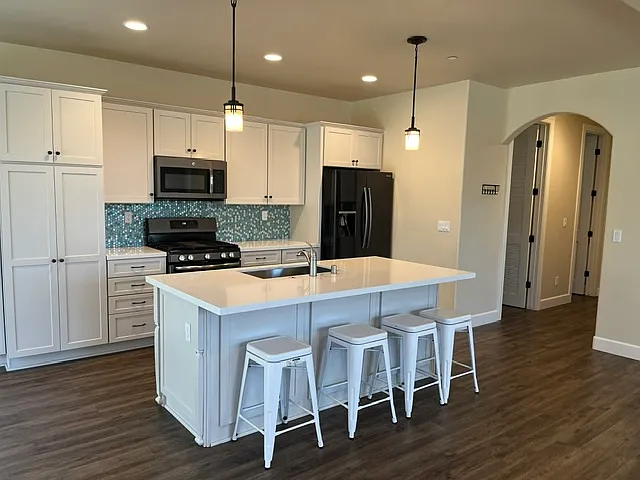 308 Tresana Ln — Photo 10