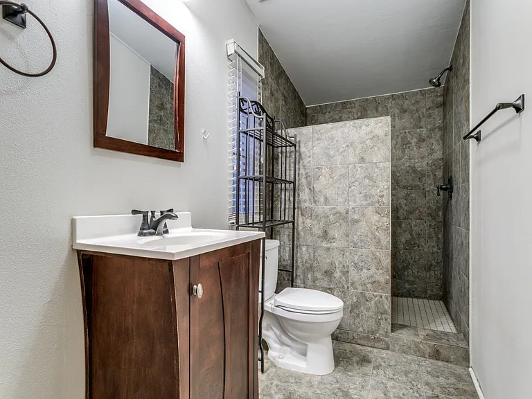 1224 Woodsey Ct — Photo 9