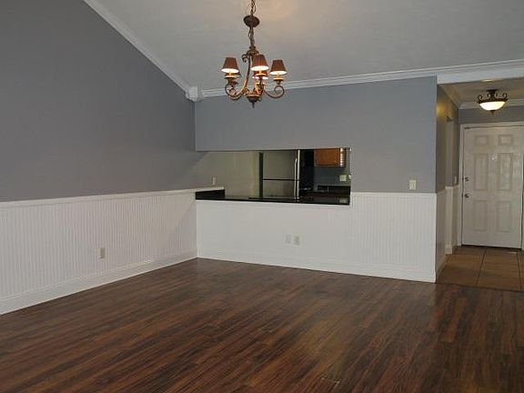 4th image of 811 Elizabeth Dr