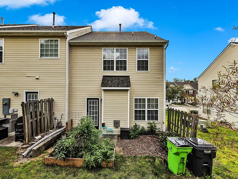 2720 Gross Ave — Photo 30