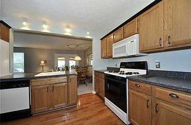 5th image of 1466 Yorktowne Dr