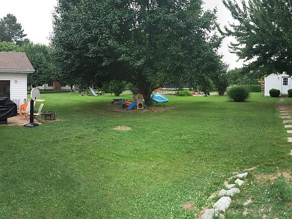 Side/back yard and detached 