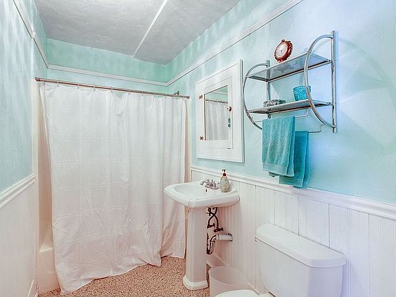 2nd image of 3675 Quince St