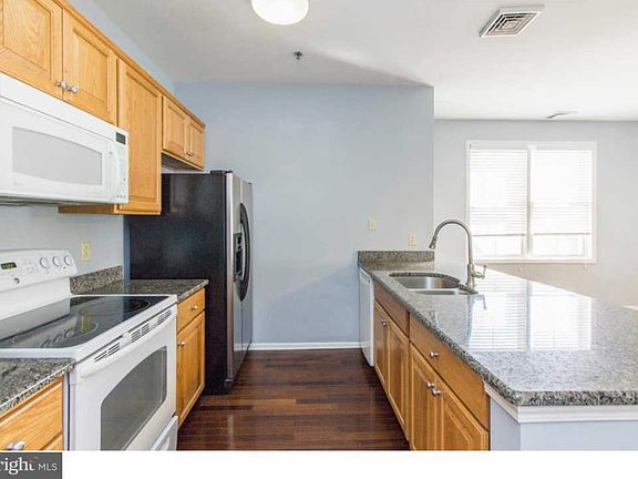 4th image of 152 Bridge St APT D