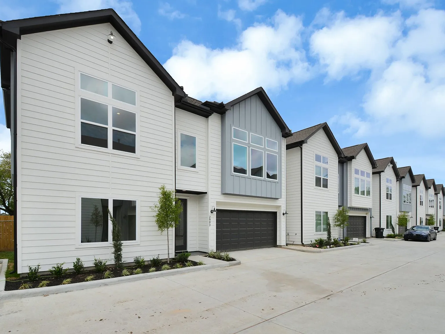 3 bed, 2.5 bath, 1577 sqft, $2,350 — Photo 4