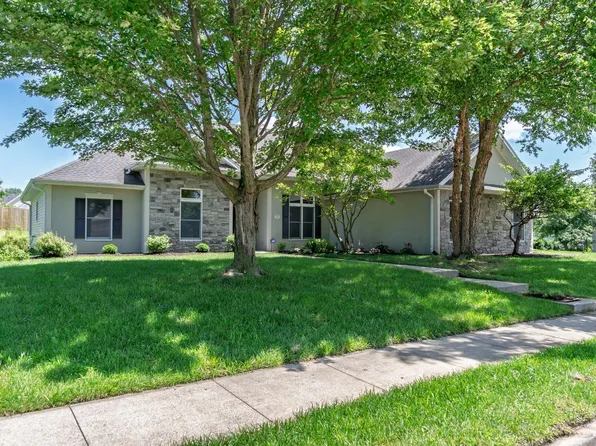 4608 Royal Heritage Dr, Columbia, MO 65203