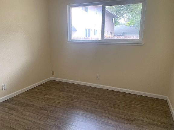 5th image of 6165 Oakgreen Cir