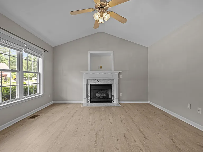 404 Foxbridge Ct — Photo 16