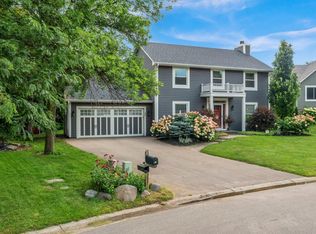 85 Castle Ridge Ct, Chanhassen, MN 55317