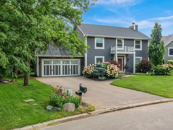 85 Castle Ridge Ct, Chanhassen, MN 55317
