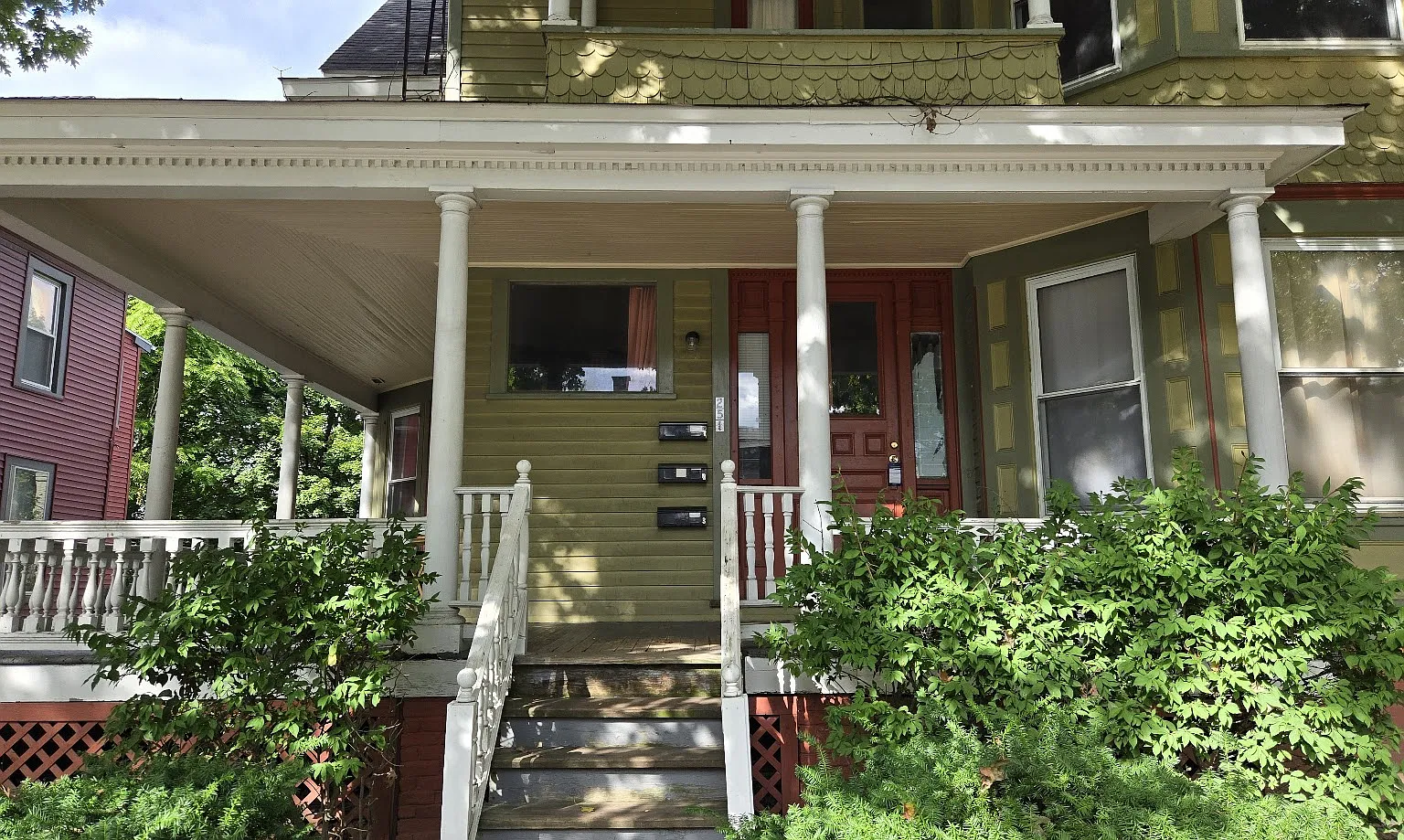 3 bed, 1100 sqft, $1,850 — Photo 1
