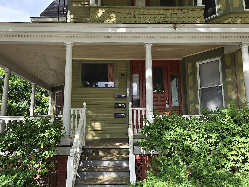 251 Church St #3