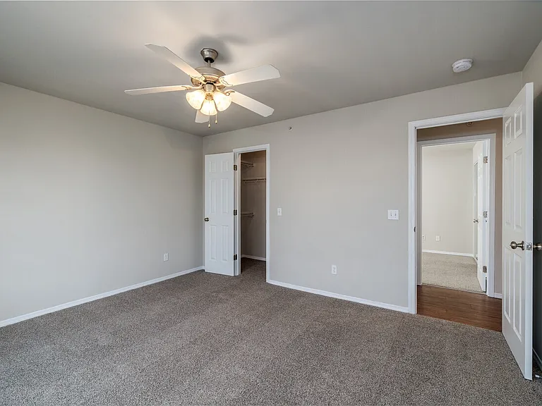 Sandstone Heights Apartments — Photo 22