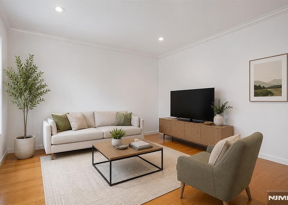 1st image of 528 52nd St APT 201