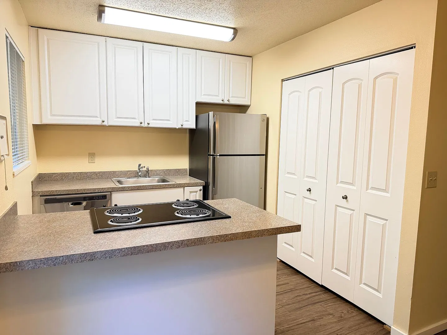 Marion Street Duplex 1002 — Photo 2