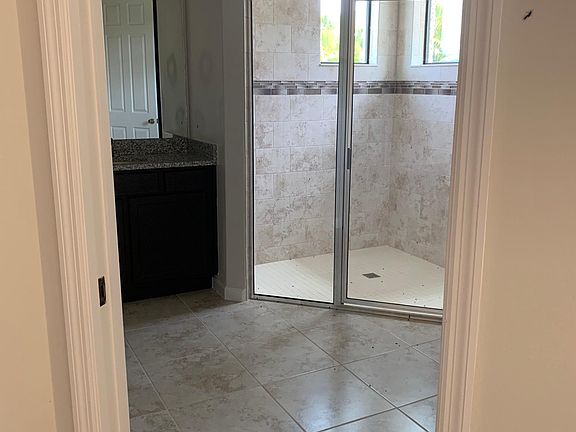 4th image of 735 Palm Springs Cir #101