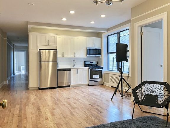 3rd image of 3495 Broadway APT 25