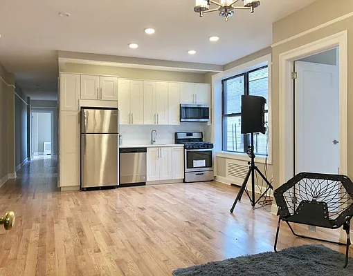 Rented by Matthew Gros-Werter, LREB  | media 1