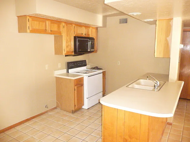 2802 NE 9th St #A6 — Photo 4