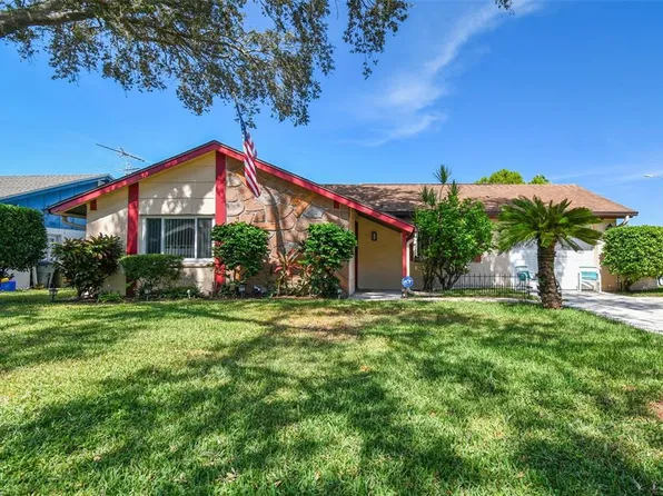 3305 Honeymoon Ln, Holiday, FL 34691