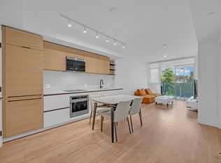 10448 University Dr #302, Surrey, BC V3T 0S7