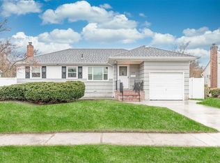 2044 Saddle Path, Seaford, NY 11783