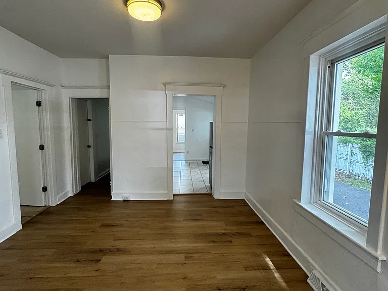124 Field Ave — Photo 7