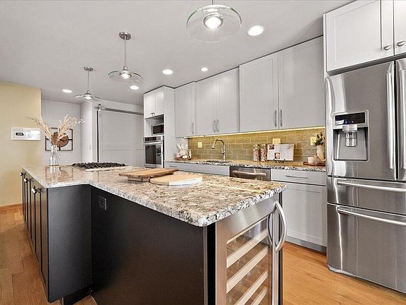 5th image of 2828 Lakewood Trl