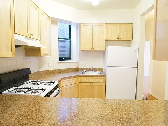 4th image of 262 Alexander Ave APT 8