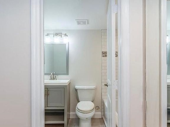 2nd image of 701 NW 19th St APT 202