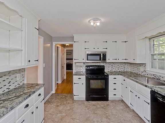 5th image of 50 Crystal Brook Dr