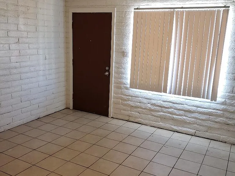 10821 N 15th Ave #18 — Photo 2