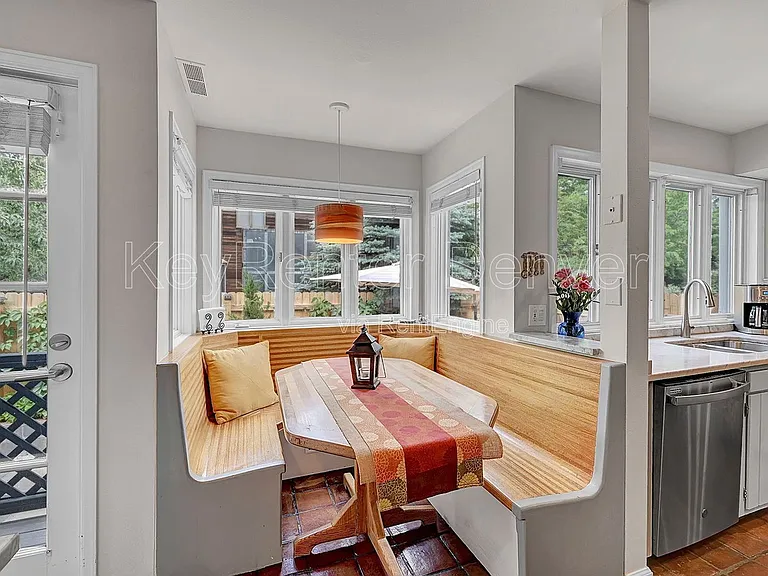 3427 Iris Ct — Photo 10