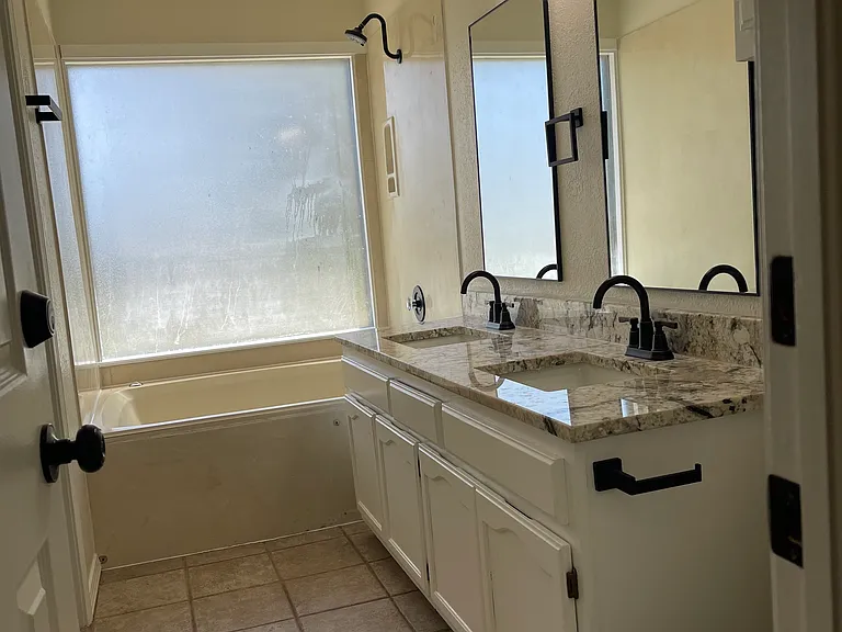 813 E Indianapolis St — Photo 17
