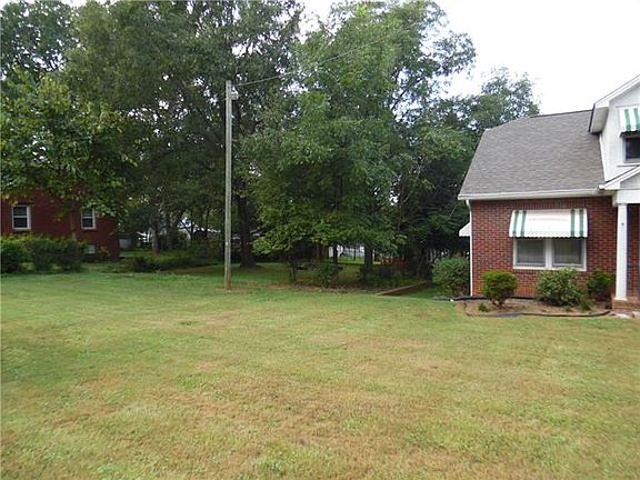 5th image of 604 S Ashe Ave