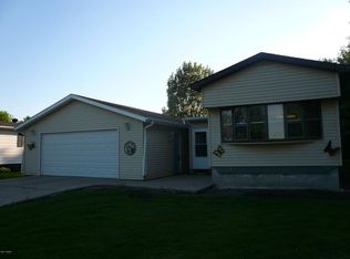 1100 Riverwood Dr, West Fargo, ND 58078