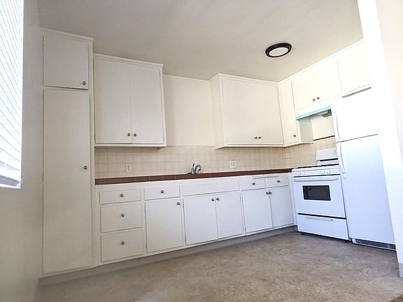 3rd image of 11915 W Jefferson Blvd #12