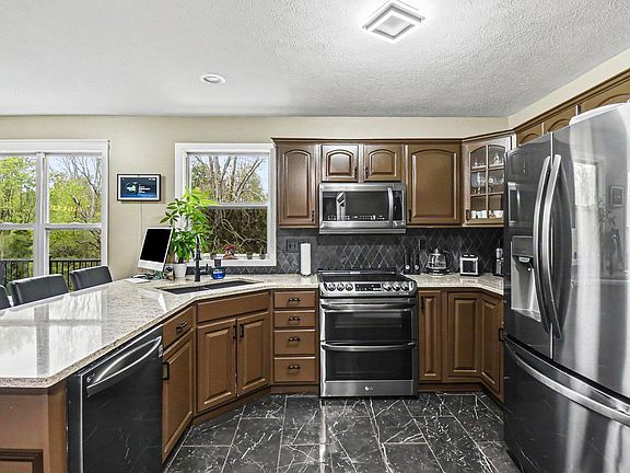 3rd image of 7560 Melinda Ct SE