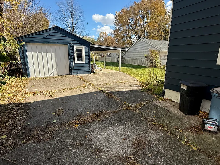 818 Stanley St — Photo 12