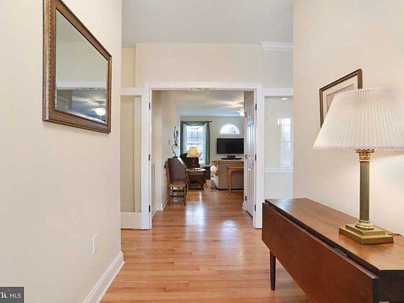 4th image of 225 Redwood Ct