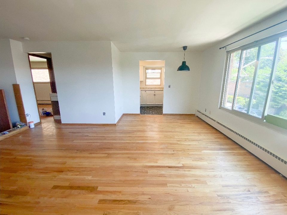 Spacious living & dining room